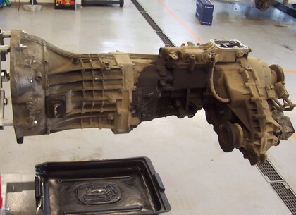 Převodovka byla předána k expertní demontáži samostatně - Majitel vozu zaznamenal po čtyřech měsících provozu zvýšenou hlučnost převodovky a nepřesné řazení jednotlivých převodových stupňů.  