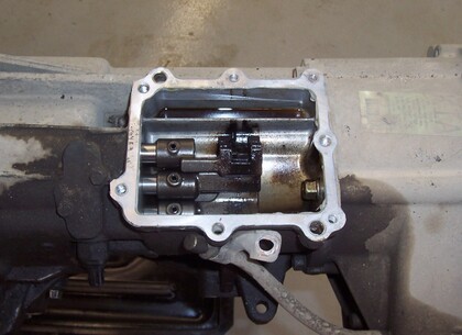 Kulisa řazení - Po demontáži kulisy řazení nebylo zjištěno kromě mírné netěsnosti žádné poškození.  