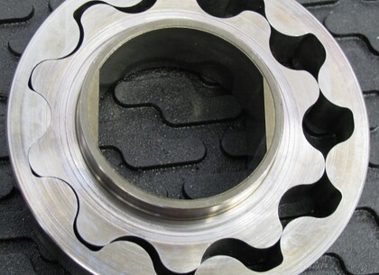 Soukolí olejového čerpadla - Na soukolí olejového čerpadla je patrné zřetelné boční opotřebení.  