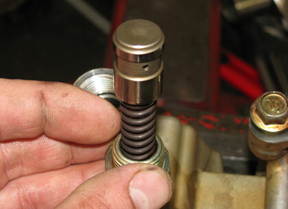 Přepouštěcí ventil - Přepouštěcí ventil olejového čerpadla nebyl nijak poškozen.  